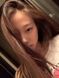 Karina drew the members symbols posing like in the beginning of black mamba  🥰