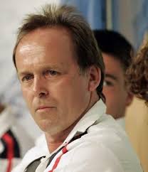 Lloyd reached an atp world ranking of 21 from 23 july 1978 to 30 july 1978, and was ranked as uk number 1 in 1984. Who Is John Lloyd Dating John Lloyd Girlfriend Wife