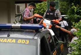 Bupati nganjuk, novi rahman hidayat yang baru novi rahman hidhayat menjadi bupati nganjuk dengan wakilnya marhaen djumadi yang diusung oleh partai demokrasi indonesia perjuangan (pdi. Polres Jombang Jaga Ketat Sitaan Kpk Dari Rumah Bupati Nganjuk Republika Online