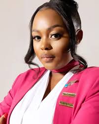 Steps to get a cabin crew license for a decent salary