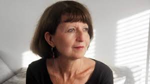 Recension av diktsamlingen Dikten är tanken som far genom hjärtat och  spränger det av Marie Lundquist