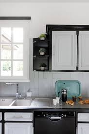 3 en 1, la peinture. Pour Une Cuisine Elegante Optez Pour Un Camaieu De Blanc Gris Et Noir Les Accessoires Viennent Ens Repeindre Meuble Cuisine Meuble Cuisine Mobilier De Salon