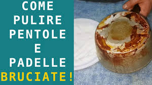 Successivamente si versa una tazza d'acqua tiepida nella padella. Come Pulire Il Fondo Bruciato Di Pentole E Padelle Foodvlogger Youtube