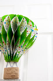 This beautiful diy hot air balloon sculpture is great for baby showers, 1st birthday, 2nd birthday, or for your smash cake. Diy Hot Air Balloon Decor Oh My Creative