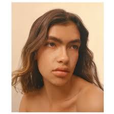 Laura Mohn's Instagram, Twitter & Facebook