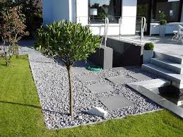 Kiesweg Mit Trittplatten Aus Stein Gartengestaltung Garten Und Moderne Gartenentwurfe