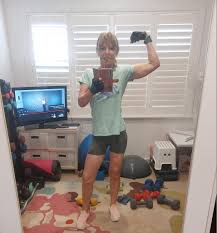 Another very varied total body cardio and strength mix up which I enjoyed  this morning. I held 500 g (1.1 lb) dumbbells during the cardio intervals  for a little more intensity. Weights
