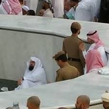 محمد خالد Moahammed Khaled On Instagram الشيخ د السديس داخل حجر اسماعيل منتظرا إقامة الصلاة من الصور النادرة المسجد الح Wrestling Sports Sumo Wrestling