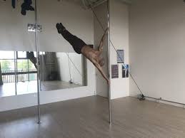 Ce sport est pratiqué par des jeunes. Sports Insolite Pole Acrobatique Les Hommes Aussi S En Delectent La Gazette En Yvelines