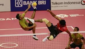 Pada tahun 1935 semasa sambutan jubli perak king george v di negeri sembilan, sepak raga dimainkan buat kali pertama di atas gelanggang badminton dengan jaring memisahkan mereka dan menggunakan peraturan serupa dengan badminton. Uniknya Sepak Takraw Olahraga Warisan Leluhur Yang Direbutkan Tiga Negara Boombastis