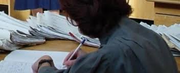 Noua lege de salarizare, pe dracu noua, nu aduce nicio schimbare de paradigma a salarizarii, aceeasi prostie insa cu alte grile de salarizare. Grefierii AmeninÅ£Äƒ Cu Proteste NemulÅ£umiÅ£i De Salarii Si De CondiÅ£iile De MuncÄƒ Bizlaw