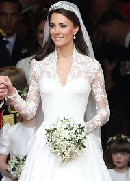 Wir zeigen ihnen, welche lieblingsstücke die stars und royals immer wieder aus ihren kleiderschränken holen H M Hier Konnt Ihr Jetzt Die Kopie Von Herzogin Kates Hochzeitskleid Shoppen