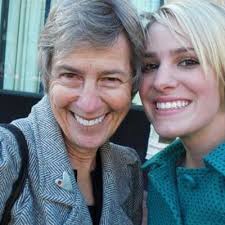 Lori Hossack's Instagram, Twitter & Facebook