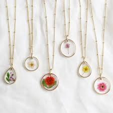 Pressed Birth Flower Pendant Necklace Gold Birthday In 2020 Flower Pendant Necklace Pressed Flower Necklace Flower Pendant