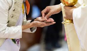 Extraordinary Ministers Of Holy Communion | LA Catholics