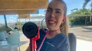 Paciente à médica: deficiência não impediu Monique de fazer Medicina