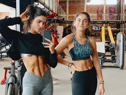 Bárbara de regil les dice a sus fans cómo es que deben de actuar cuando otras personas comiencen a atacarlos. Barbara De Regil Comparte Video Ejercitandose Con Su Hija