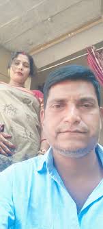 A group of “holiday friends” at Bliss Bar 🇬🇷 I love the fact that the  younger man, at the top of the photo, photobombed us