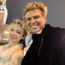 Born as andrei andreevich zakharenkov russian: 35 Letnij Prohor Shalyapin Rasstalsya S 40 Letnej Vitalinoj Cymbalyuk Romanovskoj Posle Polutora Let Otnoshenij Vokrug Tv