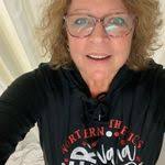 Laurie Houser's Instagram, Twitter & Facebook