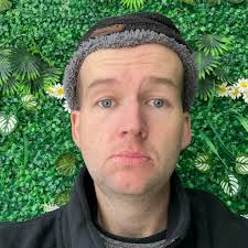 PROFESSIONAL CLEANER 🫧 Looking for personal recommendations for  professional cleaner, fully insured for one off end of tenancy deep clean  please