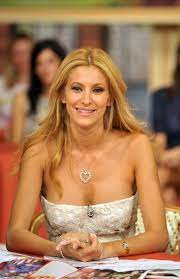 Debutta in tv nel 1993 come valletta di scommettiamo che…? Adriana Volpe Glamour Magazine Glamour Celebrities Female
