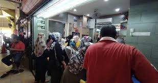 Peniaga jalan tar tiada pelanggan, pendapatan turun mendadak. Kedai Emas Di Kota Bharu Diserbu Orang Ramai Harian Metro