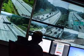 Dikatakan pembinaan jambatan ini memerlukan ritual pemujaan buaya putih bernama makara milik raja jin varuna yg. Plus Cadang Pasang Kamera Had Laju Di Jambatan Pulau Pinang