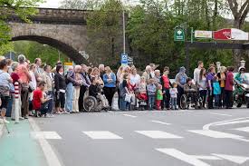 Karneval Im April Umzug Beim Blutenfest In Guls Koblenz Region Rhein Zeitung