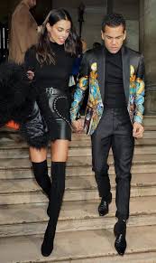 Repórter cumpre promessa e corta cabelo ao vivo após título do são paulo; Os 10 Looks Mais Importantes Do Maior Icone Fashion Do Futebol De Todos Os Tempos Daniel Alves By Luci Aluci Medium