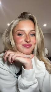 Elena Yates's Instagram, Twitter & Facebook