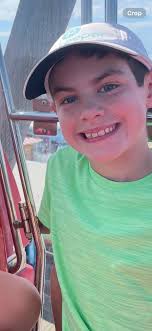 Any help editing this photo to add a D&D background?