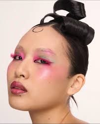 Aujourd'hui, Thomas Madrid, directeur du Campus de l'Esthétique et du Spa,  vous présente nos beaux et modernes locaux en plein cœur de Paris. Comme  vous avez pu l'entendre, nous avons encore beaucoup