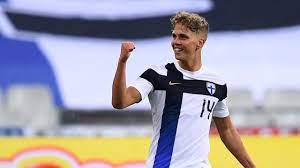Christian eriksen collapsed down by one corner flag near the touchline. France 0 2 Finland 2018 World Cup Winners Stunned By Finland Thanks To Two Goals From Debutants Eurosport