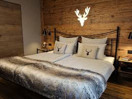 Die leichte höhenlage sorgt für ein reizklima, reinheit der luft, kältereize durch wind und temperaturschwankungen, angenehme temperaturen im sommer und für sonnige, schneereiche winter. Bodenmais Pensionen Bodenmais