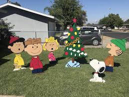 Peanuts Christmas Yard Art Peanuts Yard Art Peanuts Yard Etsy Christmas Yard Art Halloween Yard Art Charlie Brown Christmas Decorations