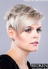 Graue haare, es ist etwas, das viele leute bewusst versuchen, jeden tag zu verbergen. Top 25 Frisuren Graue Haare Bilder Trends Neuheiten 2021