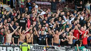 Good number of hannover supporters travelled to würzburg for this match in 2.bundesliga. Kind Wir Brauchen Die Ultras Nicht Sport Sz De