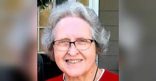 Marylou Holmes's Instagram, Twitter & Facebook