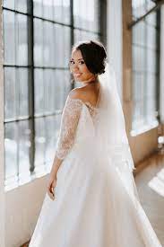 I Got Fake Married Louisville S Best Wedding Venue Kentucky Wedding Bridal Portrait Poses How Many Bridesmaids Black Bride