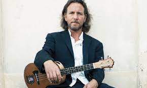 Pearl jam eddie vedder engagiert sich. Zeitsprung Am 25 3 1995 Stirbt Eddie Vedder Fast Beim Surfen