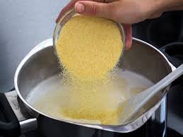 100 g de semoule cuite apportent 170 calories, 4 g de protéines. Les Secrets De La Semoule Au Lait