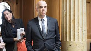 Guy parmelin, simonetta sommaruga and alain berset. Qui Sont Tous Ces Valaisans Qui Murmurent A L Oreille