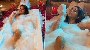 Monalisa Hot Pics: भोजपूरी स्टार मोनालिसा ने बाथटब में पोस्ट की न्यूड फोटो,  अकेले में देखें | 🎥 LatestLY हिन्दी