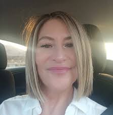 Se llamaba Dolores Jiménez Alcántara. Un colirio mal compuesto hizo que  perdiera la vista a los pocos días de nacer. Siendo niña inició una carrera  en el mundo del flamenco y, como