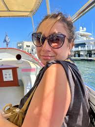 Forget complicated beauty routines. HiZoo's ThermoKnead™ 3D system gently  massages your neck and shoulders to drain trapped fluids, reduce puffiness,  and restore a naturally youthful glow—in just 10 minutes a day. Simple,