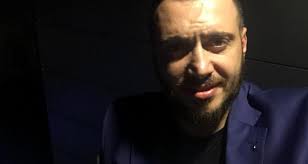 يا غبي معاش العسكري صفّا تراب وبعدو عم يدافع عن بلادَك. Ø¨Ø§Ù„ÙÙŠØ¯ÙŠÙˆ ÙØ§Ø±Ø³ Ø§Ø³ÙƒÙ†Ø¯Ø± ÙŠØ¹ØªØ°Ø± Ù…Ù† ÙƒÙ„ Ù…Ø³Ù„Ù… Beirutcom Net
