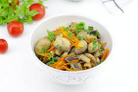 Быстрый рецепт: Пряный строганов из шампиньонов за 20 минут