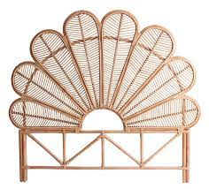Le lit fait l'objet d'une attention toute particulière. V Home Tete De Lit Rotin Clair Ziyed 160 Cm Lestendances Fr Tete De Lit En Rotin Lit Rotin Tete De Lit En Osier