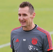 Der gebürtige hamburger bestritt früh spiele für kamerun und stößt damit auch nur mit kurzer verzögerung zur vorbereitung hinzu. Talente Not Wie Der Fc Bayern Seine Nachwuchsarbeit Auf Links Zieht Welt